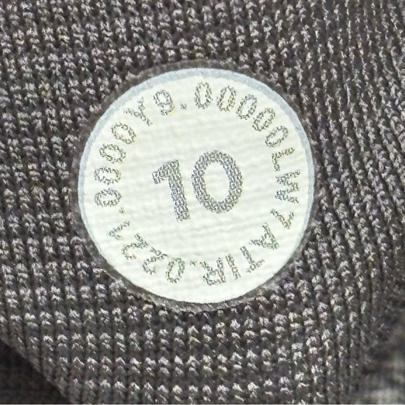 Lululemon Hotty Hot Short II *2.5" - Picture 3 of 4